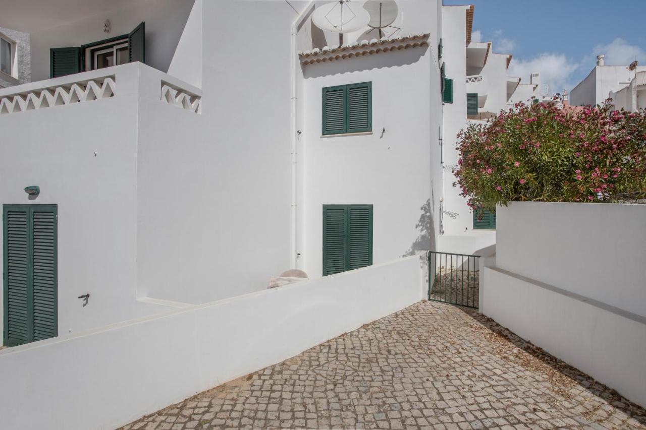 Refugio Na Luz Exterior foto